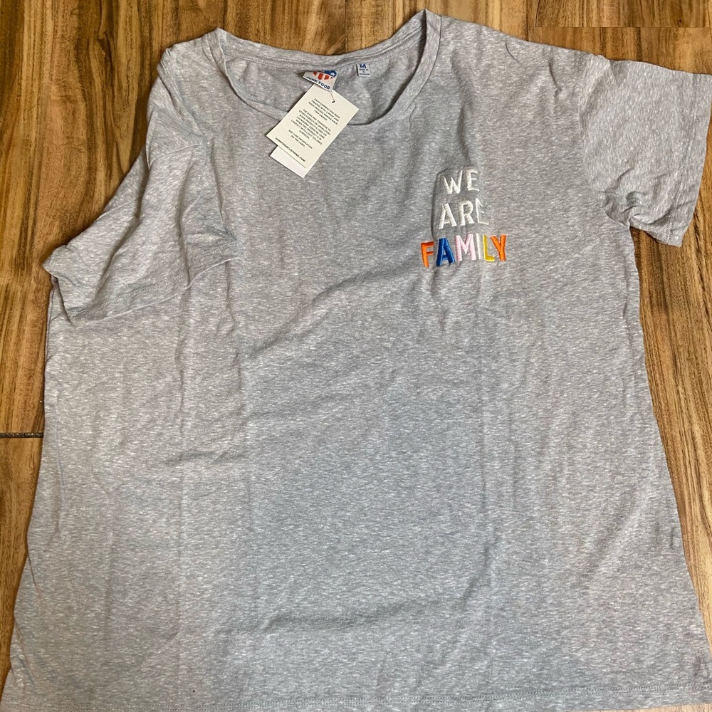 We are family t-shirt M/L gray junk food